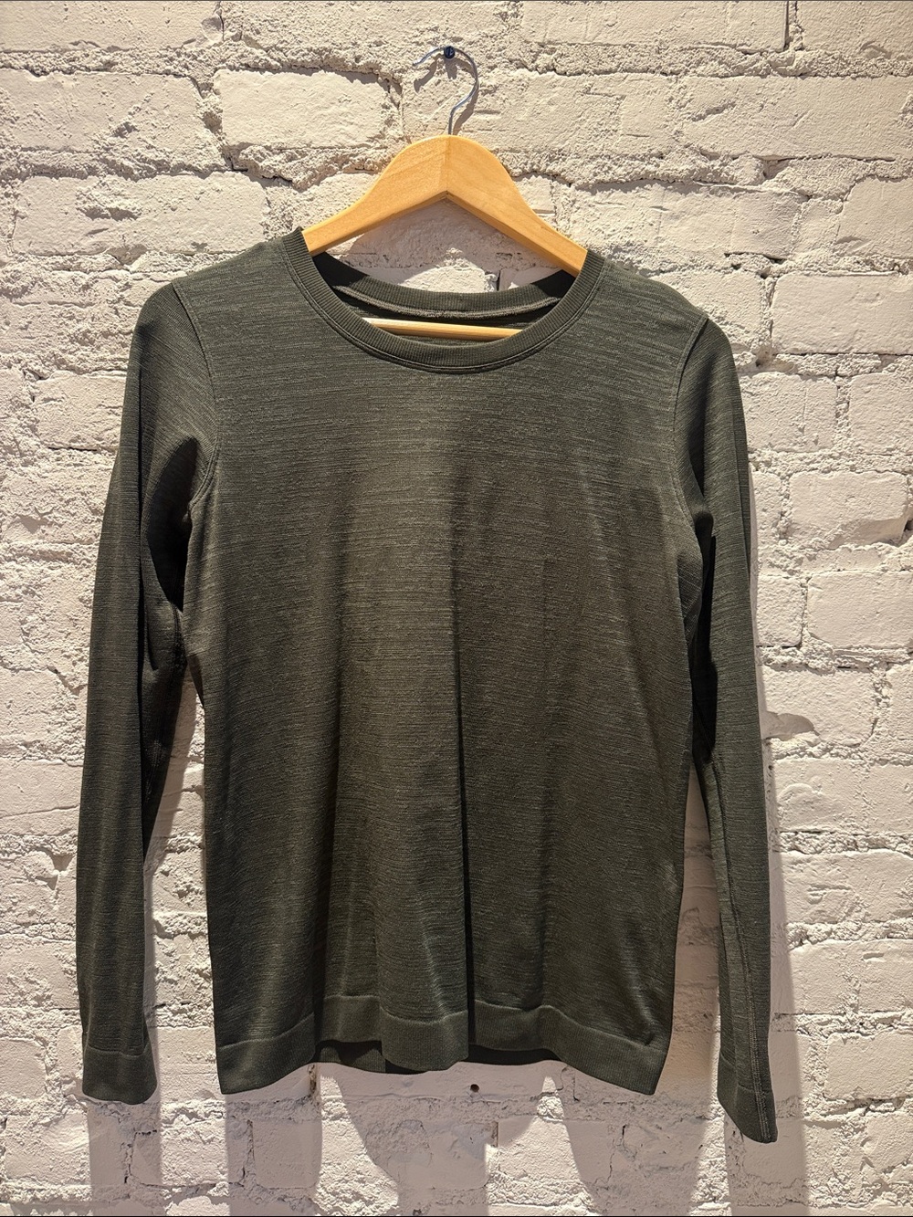 lululemon athletica Long Sleeve Crewneck Top in Olive
